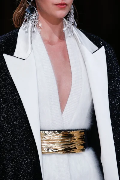 Look 10